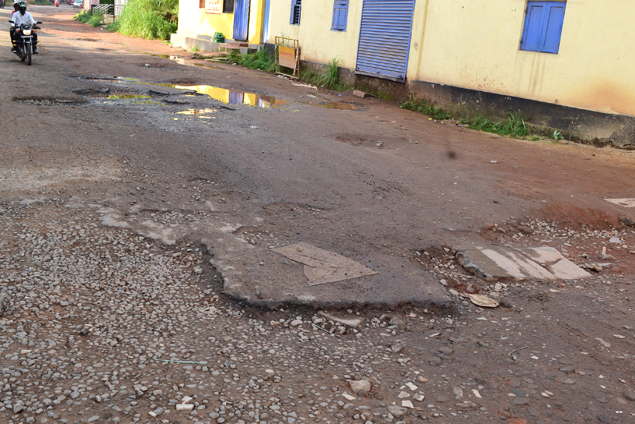 Budkulo_Mangaluru_Roads_Potholes_Mix (10)