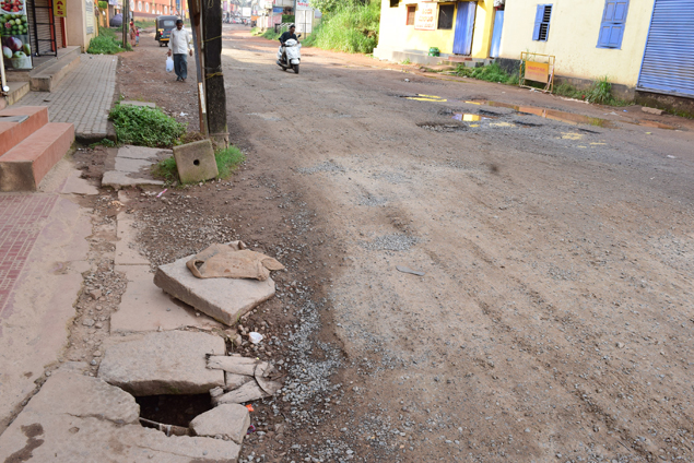 Budkulo_Mangaluru_Roads_Potholes_Mix (11)
