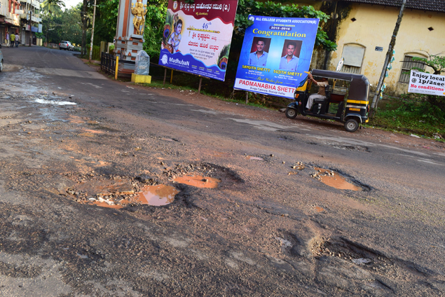 Budkulo_Mangaluru_Roads_Potholes_Mix (4)
