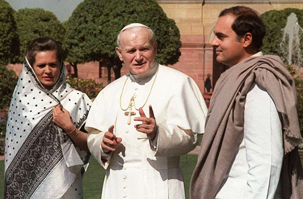 Rajiv Gandhi with Pope John Paul II
